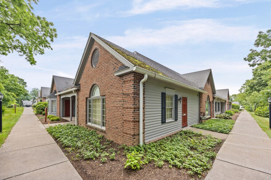 61E Monroe Ave, Pittsford, NY à vendre - Photo de l’immeuble – Image 3 sur 40