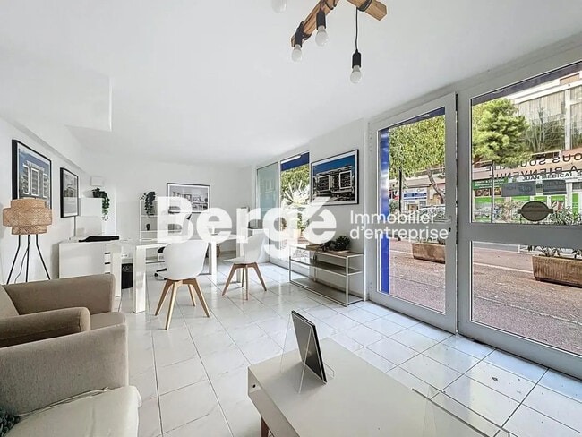 Plus de détails pour Local commercial à vendre