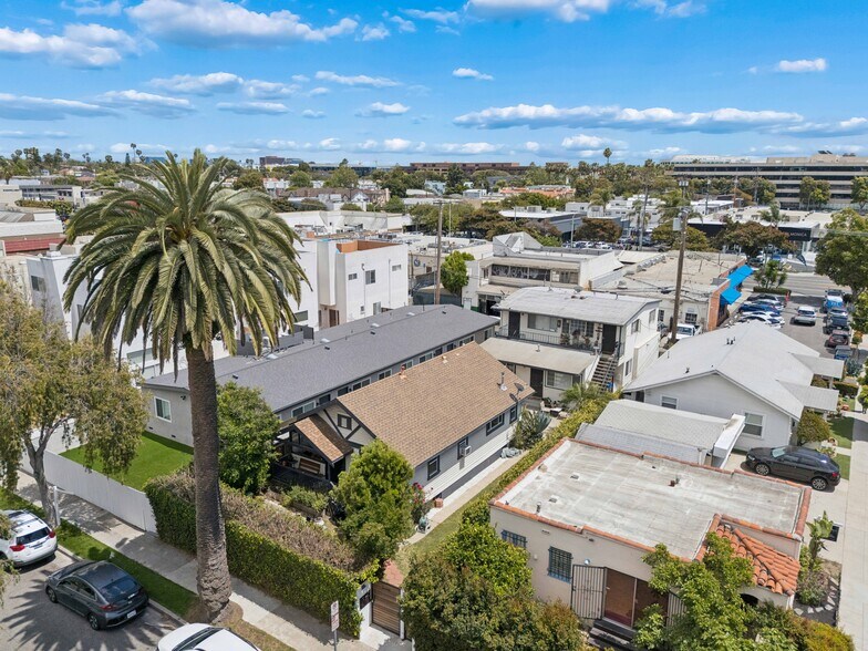 2440 Chelsea Pl, Santa Monica, CA à vendre - Photo de l’immeuble – Image 1 sur 7