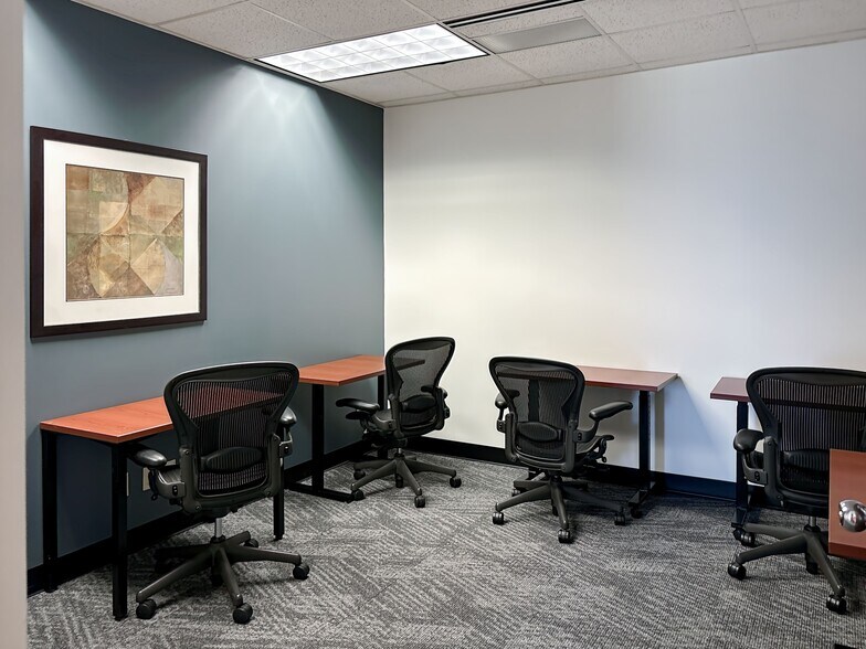 8888 Keystone Crossing, Indianapolis, IN à louer - Photo intérieure – Image 3 sur 12