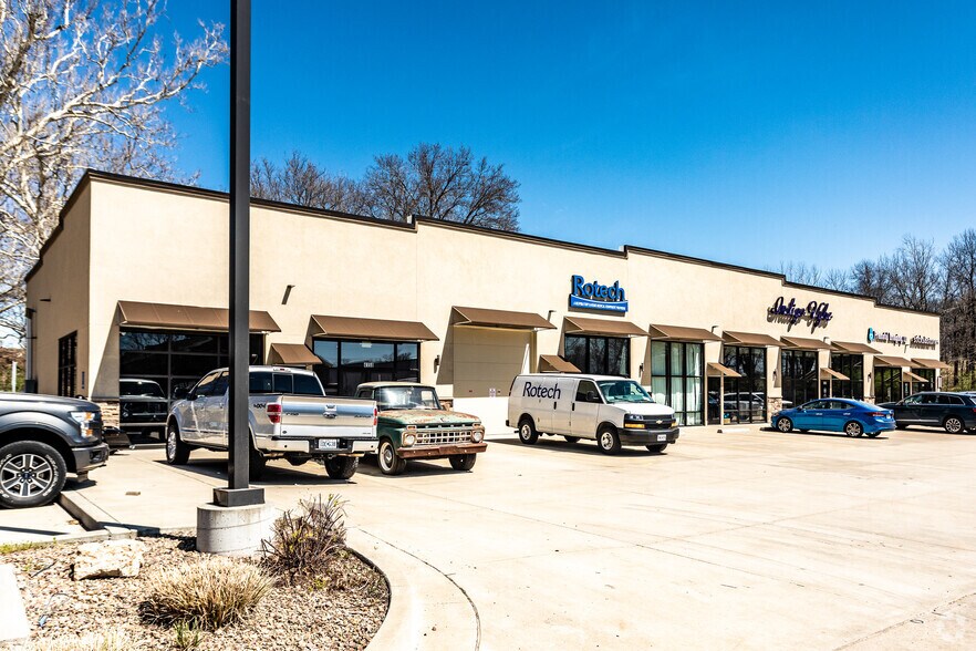 4140-4160 NW Barry Rd, Kansas City, MO à louer - Photo de l’immeuble – Image 2 sur 5