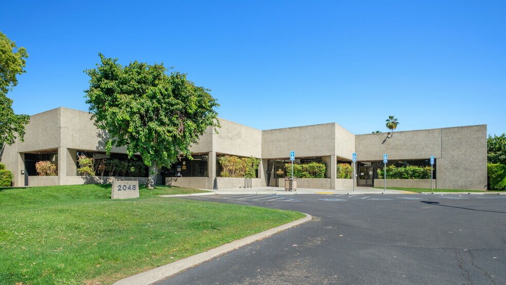 2048 N Fine Ave, Fresno, CA à vendre - Photo de l’immeuble – Image 2 sur 18
