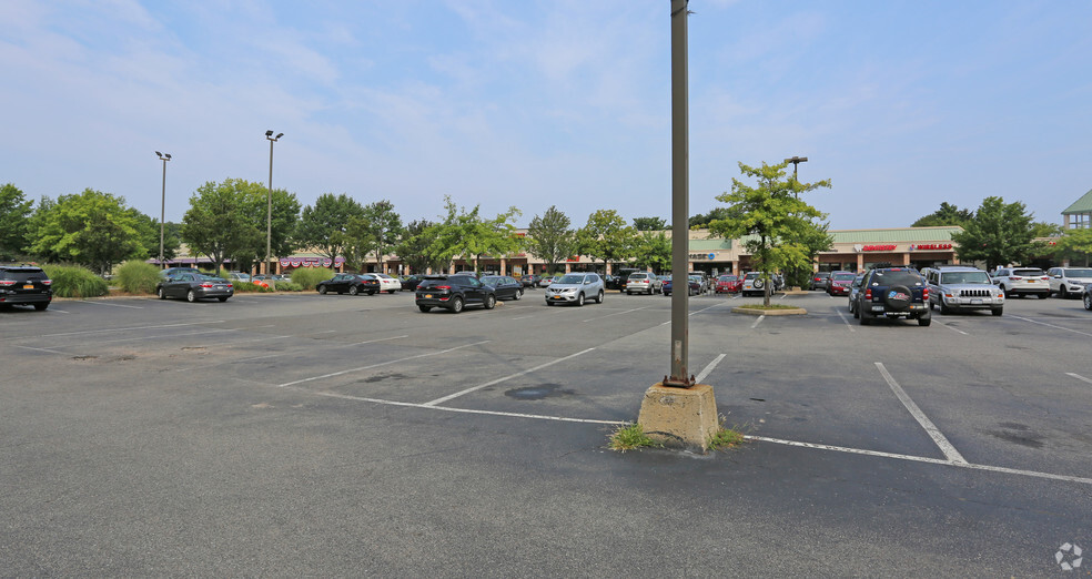 181-227 Forest Ave, Glen Cove, NY à louer - Photo de l’immeuble – Image 3 sur 8