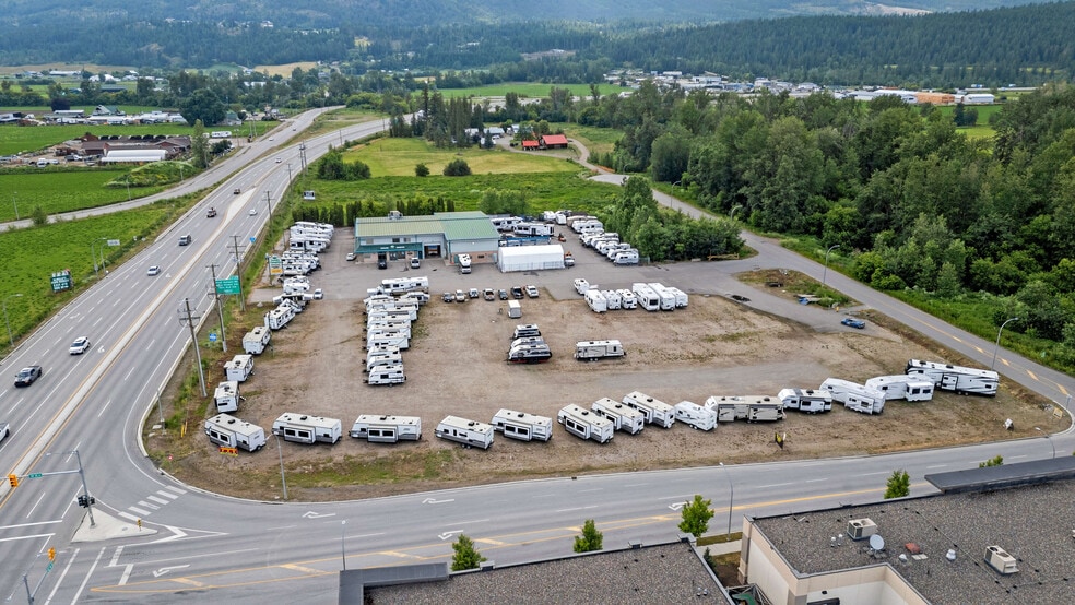 3101 10 Av SW, Salmon Arm, BC à vendre - Aérien – Image 2 sur 9