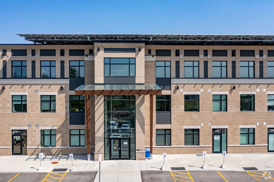 200 Cachet Woods Crt, Markham, ON à vendre - Photo de l’immeuble – Image 2 sur 10