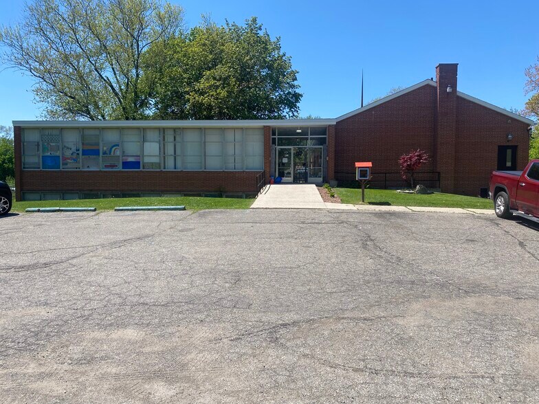 12065 W Outer Dr, Detroit, MI à louer - Photo de l’immeuble – Image 2 sur 6