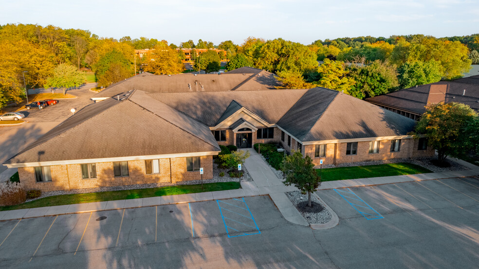 3474 Alaiedon Pky, Okemos, MI à louer - Photo de l’immeuble – Image 1 sur 4