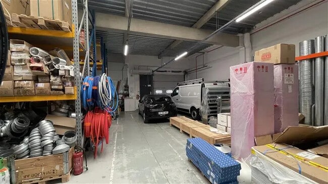 Plus de détails pour Local d'activités à louer