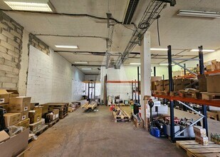Industriel/Logistique dans Buc à vendre Photo intérieure– Image 1 sur 5