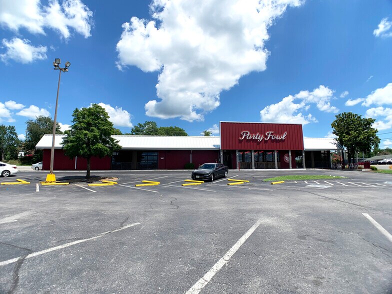 115-123 SE Broad St, Murfreesboro, TN à louer - Photo de l’immeuble – Image 3 sur 6