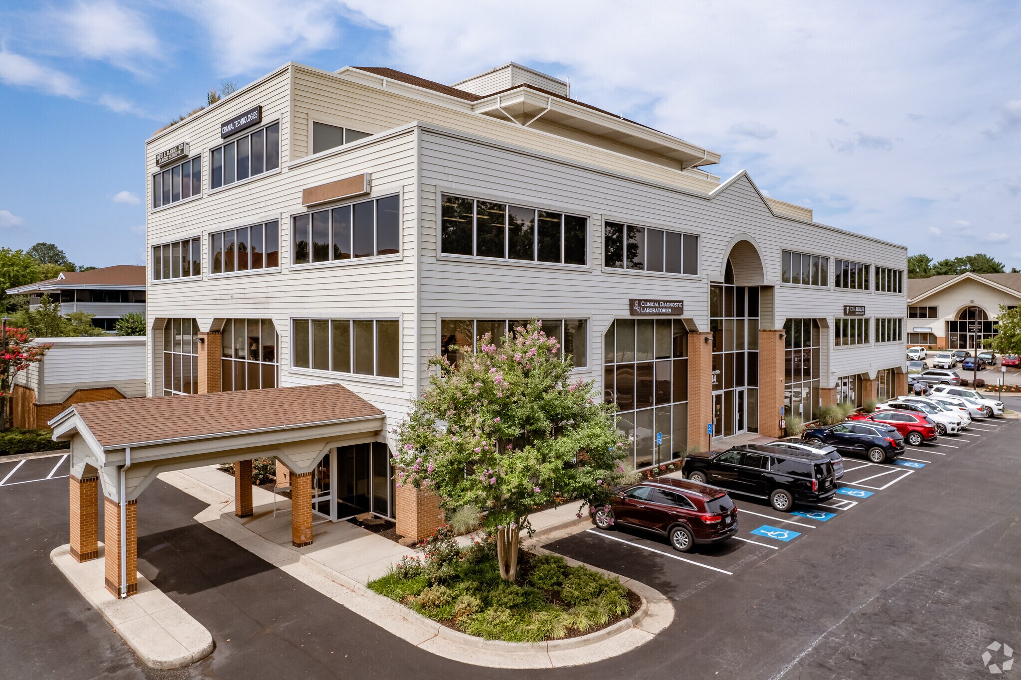 14 Pidgeon Hill Dr, Sterling, VA à louer Photo principale– Image 1 sur 16