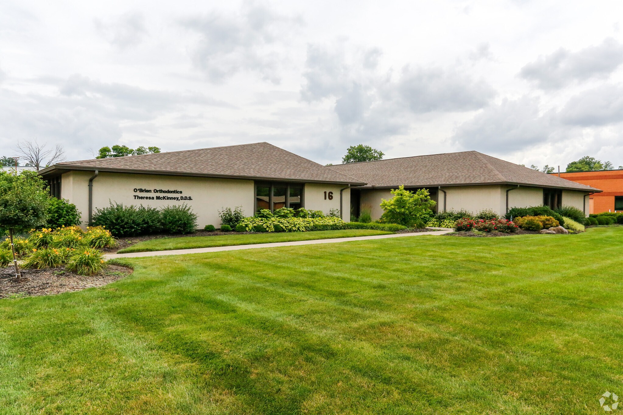 16 W Wenger Rd, Englewood, OH à louer Photo principale– Image 1 sur 19