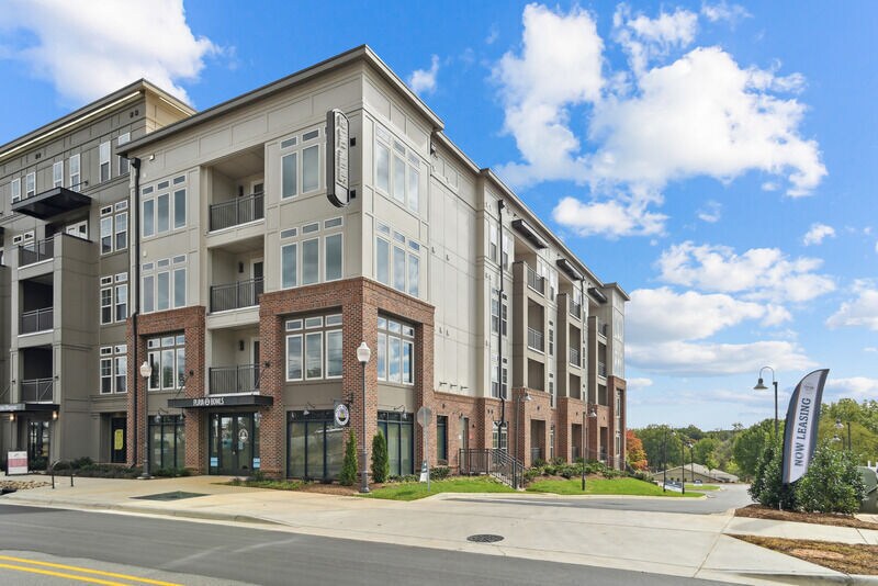 222 S Main St, Mooresville, NC à vendre - Photo de l’immeuble – Image 2 sur 58