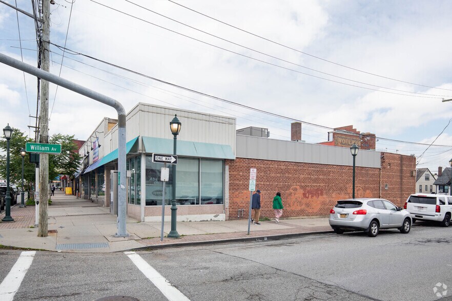995 Hempstead Tpke, Franklin Square, NY à louer - Photo de l’immeuble – Image 3 sur 5