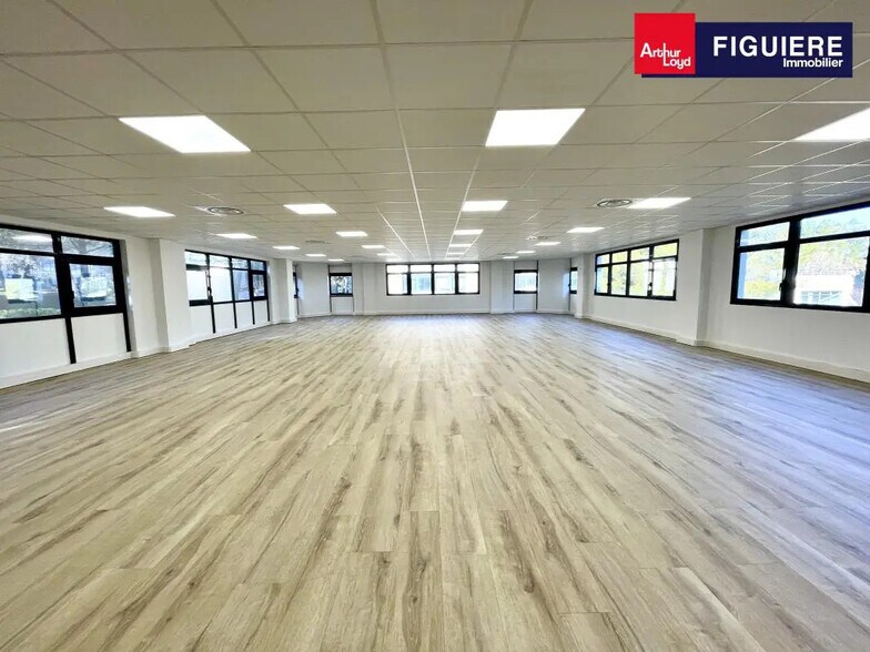 350 Avenue Jean-René Guillibert Gautier De La Lauzière, Aix-en-Provence à louer - Photo de l’immeuble – Image 2 sur 12