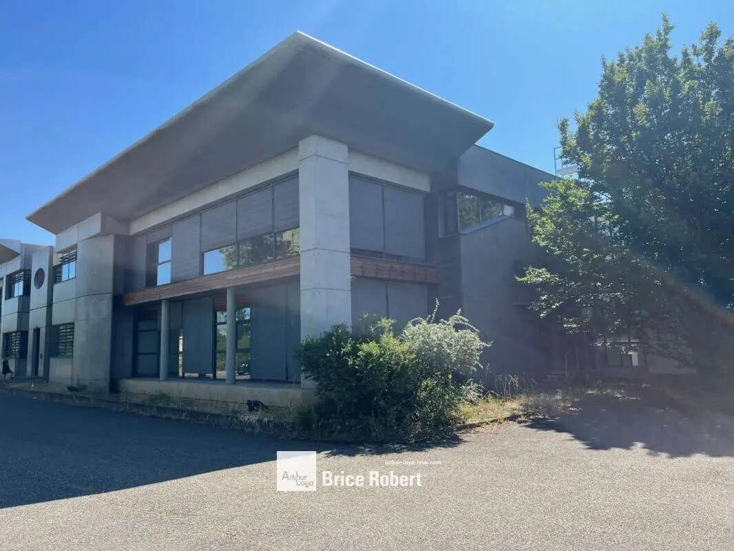 74 Rue Elisée Reclus, Décines-Charpieu à louer Photo de l’immeuble– Image 1 sur 7