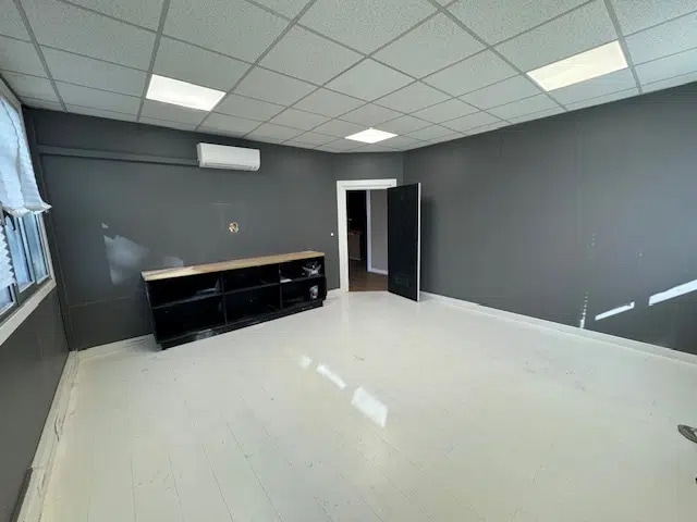 Bureau dans Vallauris à louer - Photo de l’immeuble – Image 3 sur 6