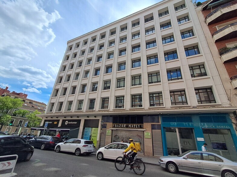 Calle de Eloy Gonzalo, 27, Madrid, Madrid à louer - Photo de l’immeuble – Image 2 sur 4