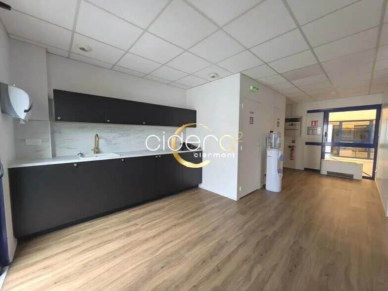 Bureau dans Clermont-Ferrand à louer - Photo de l’immeuble – Image 3 sur 7