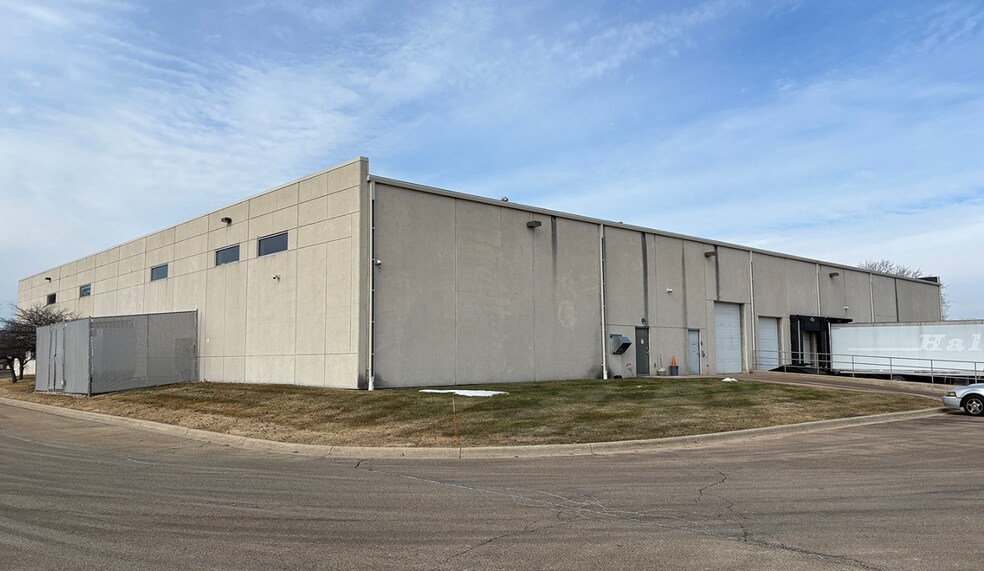 3001 Dairy Dr, Madison, WI à louer - Photo de l’immeuble – Image 2 sur 14