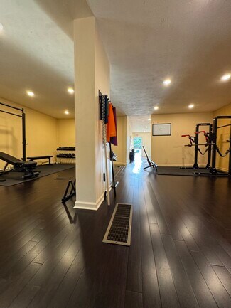 Plus de détails pour 105 Crescent Ave, Louisville, KY - Bureau/Local commercial à louer