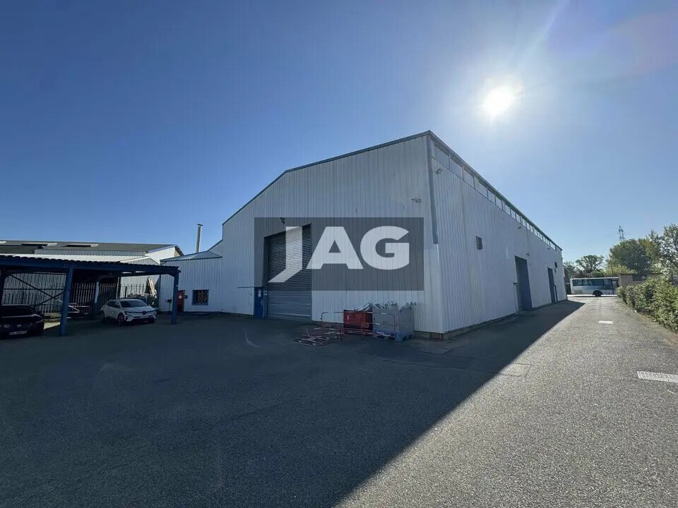 Local d’activités dans Vaulx-en-Velin à louer Photo de l’immeuble– Image 1 sur 12