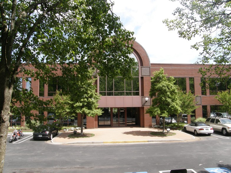 4401 Waterfront Dr, Glen Allen, VA à louer - Photo principale – Image 1 sur 26