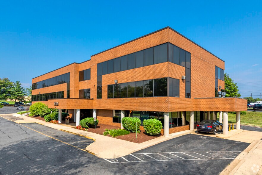 12301 Old Columbia Pike, Silver Spring, MD à louer - Photo de l’immeuble – Image 1 sur 4