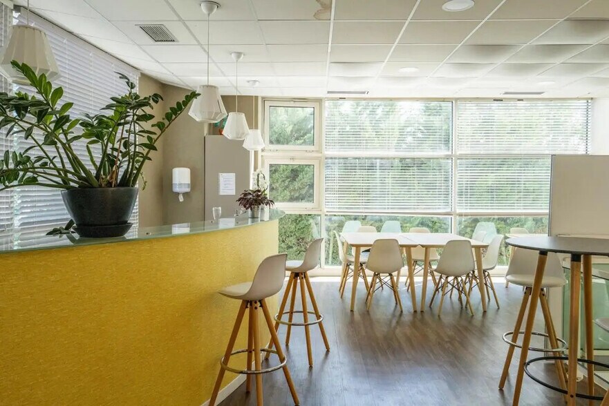 Bureau dans Montesson à louer - Photo de l’immeuble – Image 3 sur 9