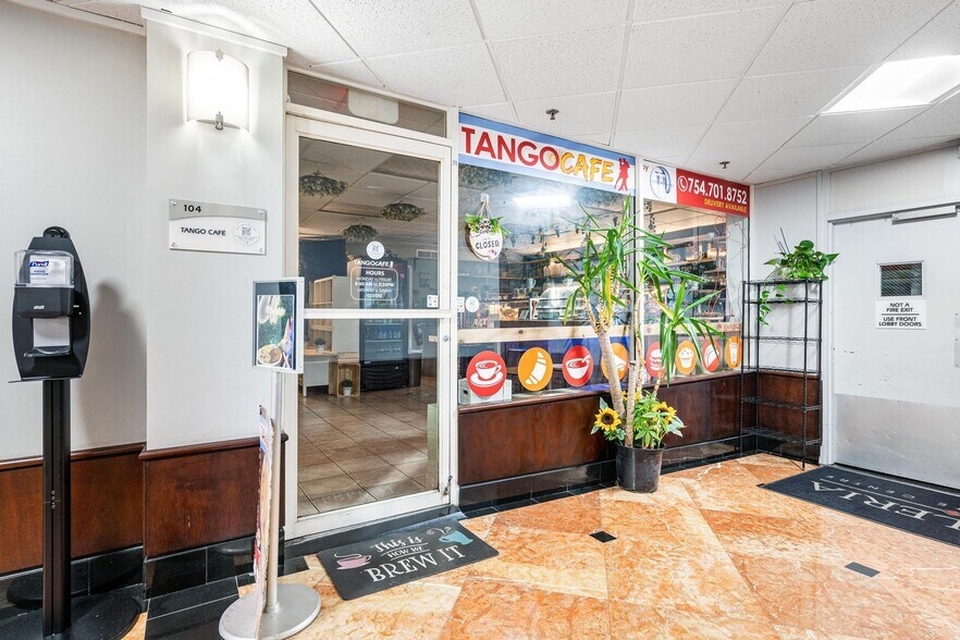 2455 E Sunrise Blvd, Fort Lauderdale, FL à vendre - Hall d’entrée – Image 2 sur 18