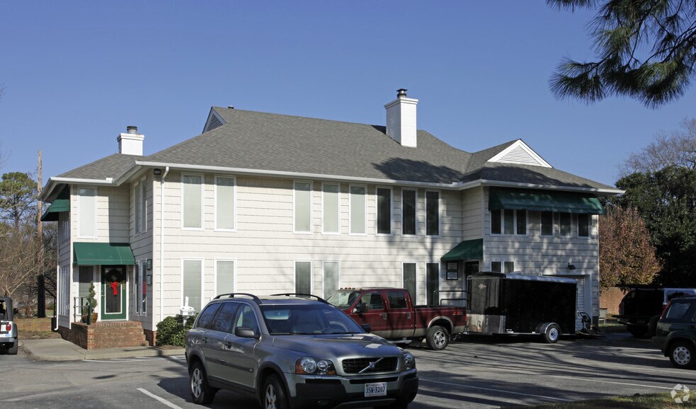 113 Holly Cres, Virginia Beach, VA à louer - Photo de l’immeuble – Image 3 sur 3