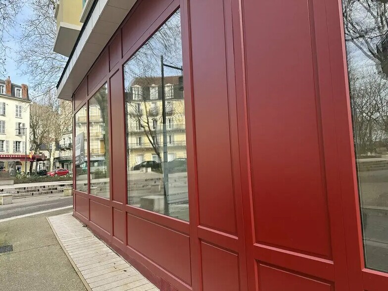 Local commercial dans Vichy à louer - Photo de l’immeuble – Image 1 sur 10