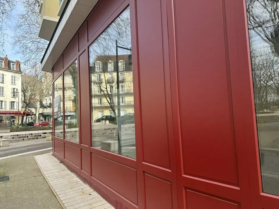 Local commercial dans Vichy à louer Photo de l’immeuble– Image 1 sur 11