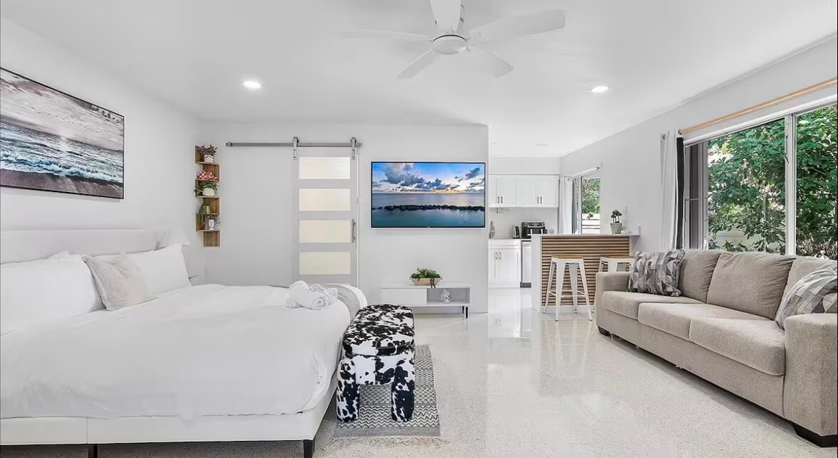 333 Palm St, Hollywood, FL à vendre Photo intérieure– Image 1 sur 53