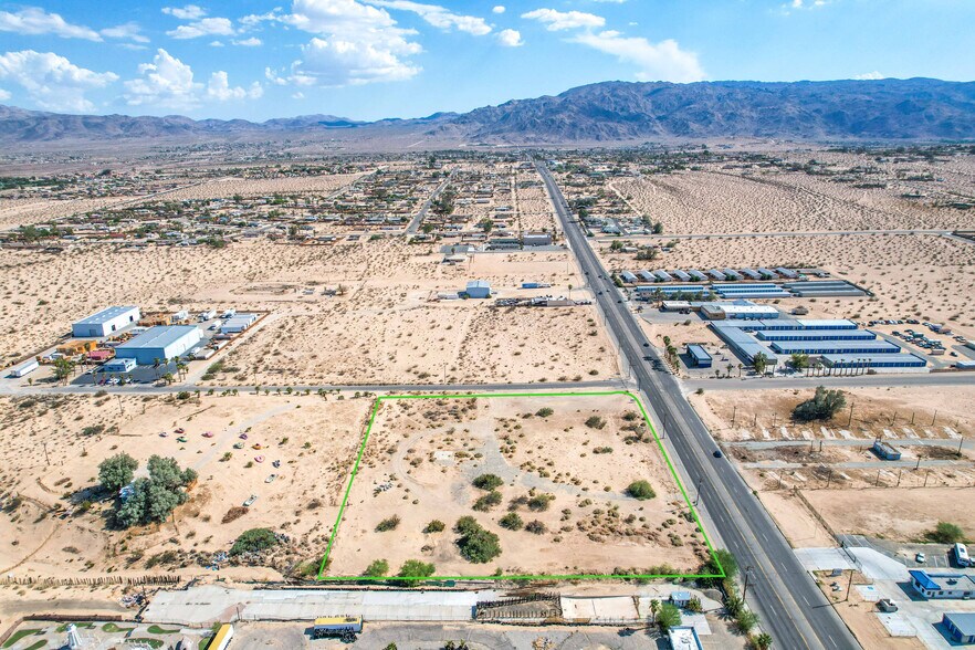 4973 Adobe Rd, Twentynine Palms, CA à vendre - Photo de l’immeuble – Image 2 sur 28