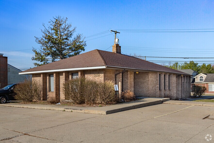 3691-3695 Sashabaw Rd, Waterford, MI à vendre - Photo de l’immeuble – Image 1 sur 9