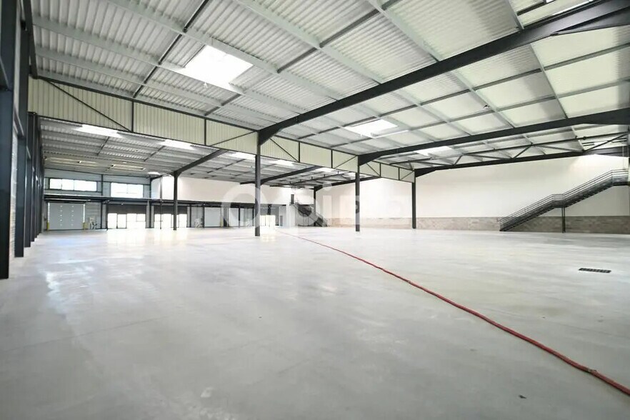 Bureau dans Saint-Laurent-de-Mure à louer - Photo intérieure – Image 2 sur 14