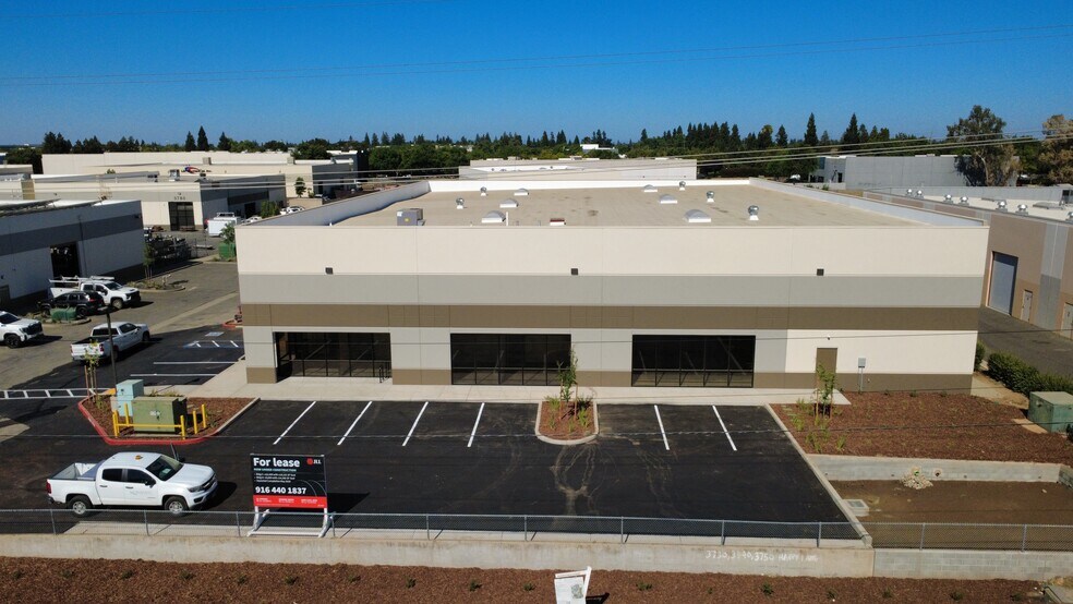 3730 Happy Ln, Sacramento, CA à louer - Photo de l’immeuble – Image 2 sur 5
