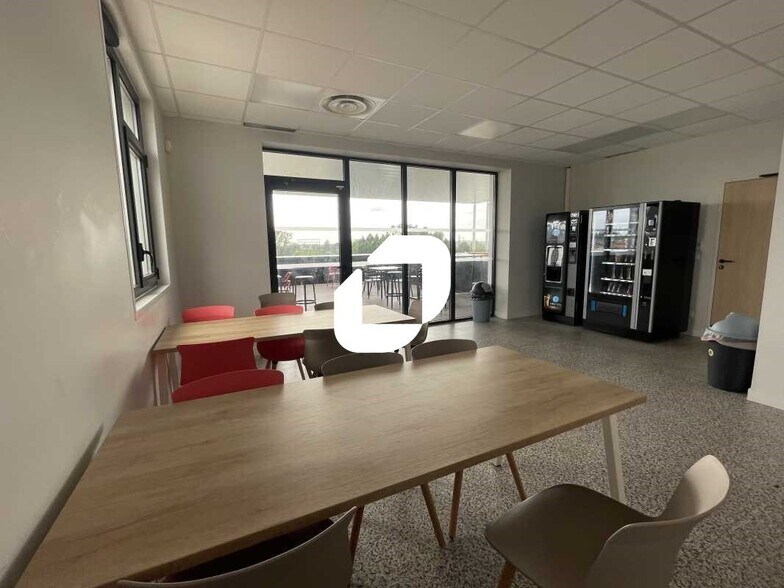 Bureau dans Bruges à louer - Photo de l’immeuble – Image 1 sur 8