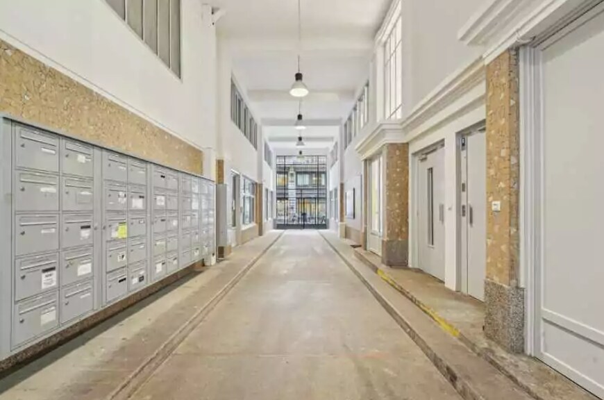 15 Rue Martel, Paris à vendre - Hall d’entrée – Image 2 sur 4