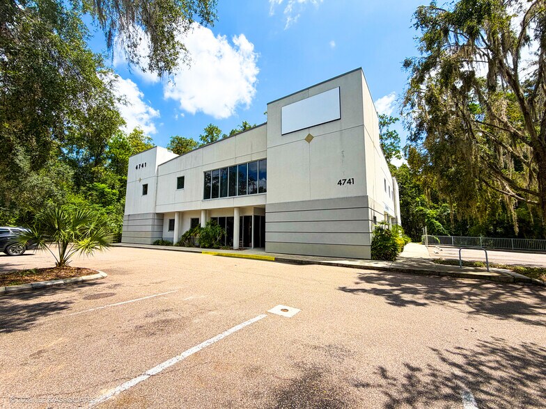 4741 NW 8th Ave, Gainesville, FL à vendre - Photo de l’immeuble – Image 1 sur 14