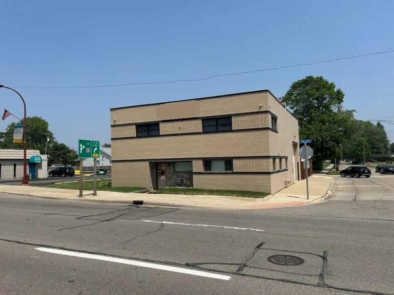 26704 Van Dyke Ave, Center Line, MI à vendre - Photo de l’immeuble – Image 3 sur 5