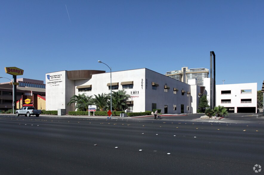 3061 S Maryland Pky, Las Vegas, NV à vendre - Photo principale – Image 1 sur 21