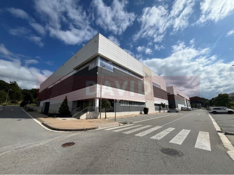 Industriel/Logistique dans Llinars del Vallès, Barcelona à louer - Photo de l’immeuble – Image 1 sur 10