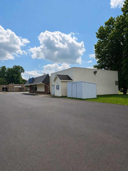 301 Beech St, Connersville, IN à vendre - Photo de l’immeuble – Image 2 sur 24