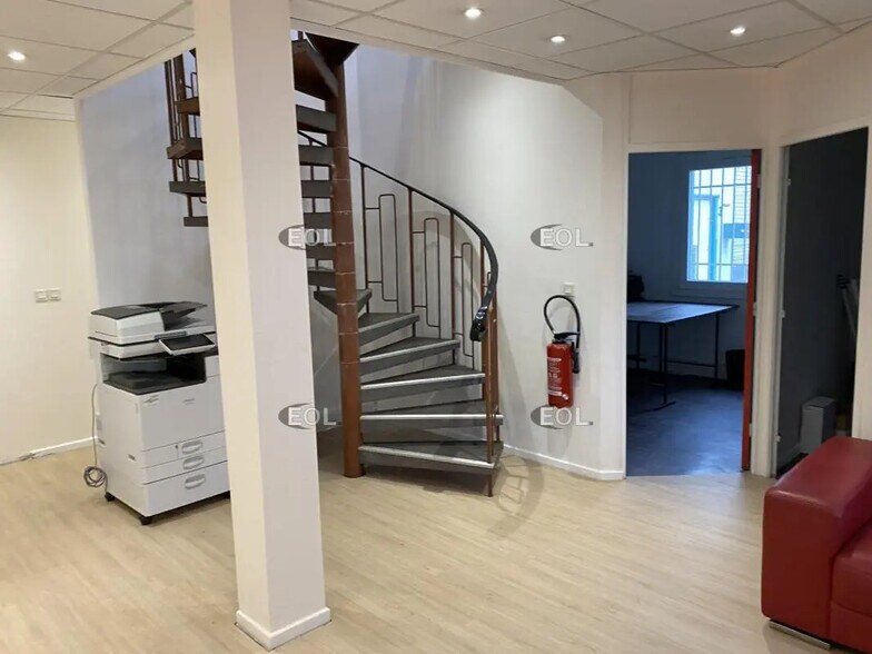 Bureau dans Toussieu à louer - Photo de l’immeuble – Image 3 sur 10