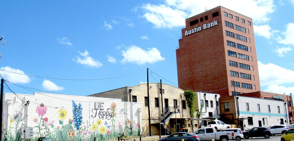 305 S Broadway Ave, Tyler, TX à louer - Photo de l’immeuble – Image 3 sur 5
