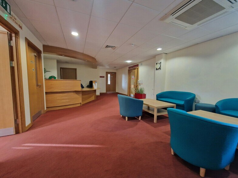 26-30 London Rd, Waterlooville à louer - Photo de l’immeuble – Image 3 sur 25