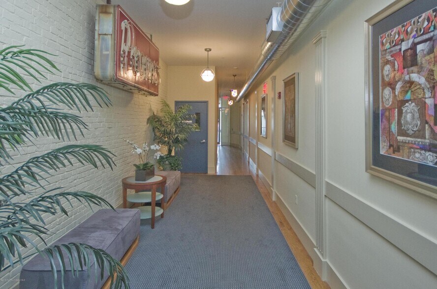 34 Broad St, Red Bank, NJ à louer - Hall d’entrée – Image 2 sur 12