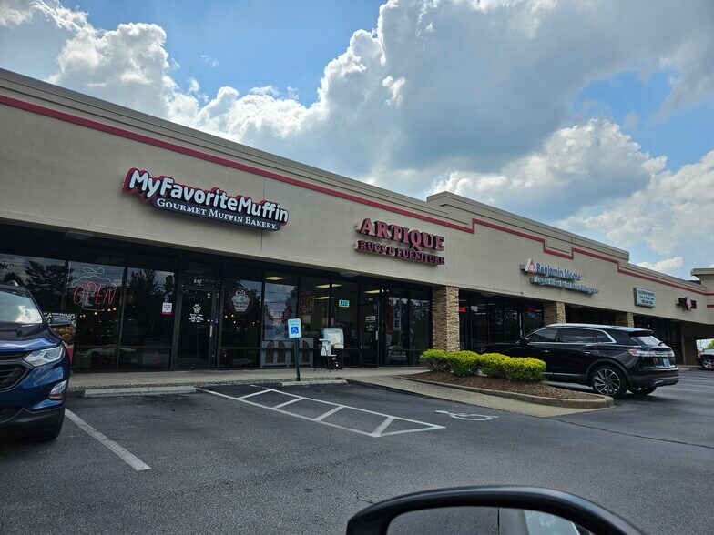 9800-9810 Shelbyville Rd, Louisville, KY à louer - Photo de l’immeuble – Image 2 sur 4
